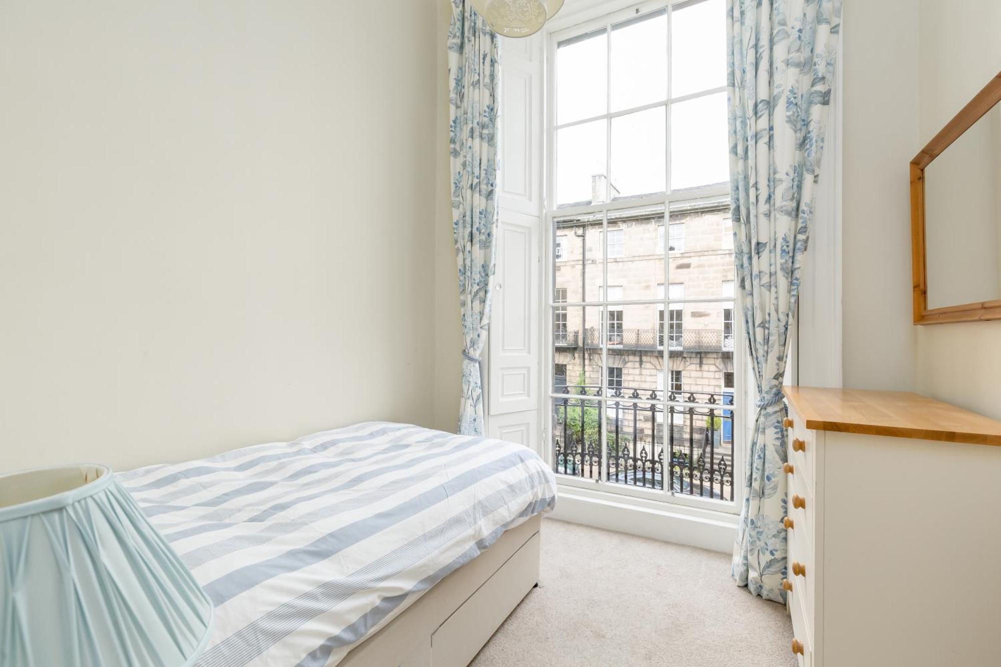 Light And Spacious 2 Bedroom Flat In Heart Of EDI Exteriér fotografie