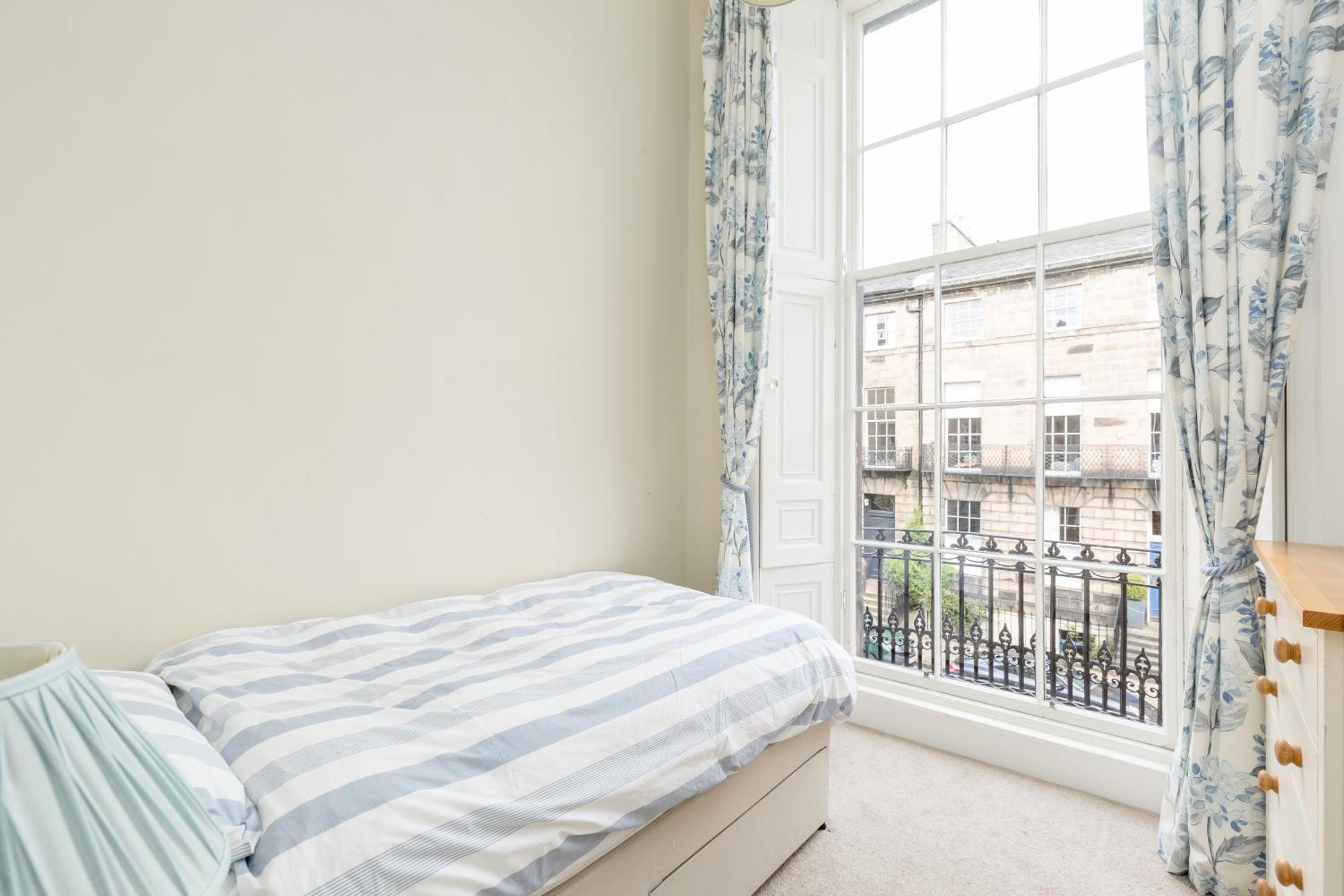 Light And Spacious 2 Bedroom Flat In Heart Of EDI Exteriér fotografie