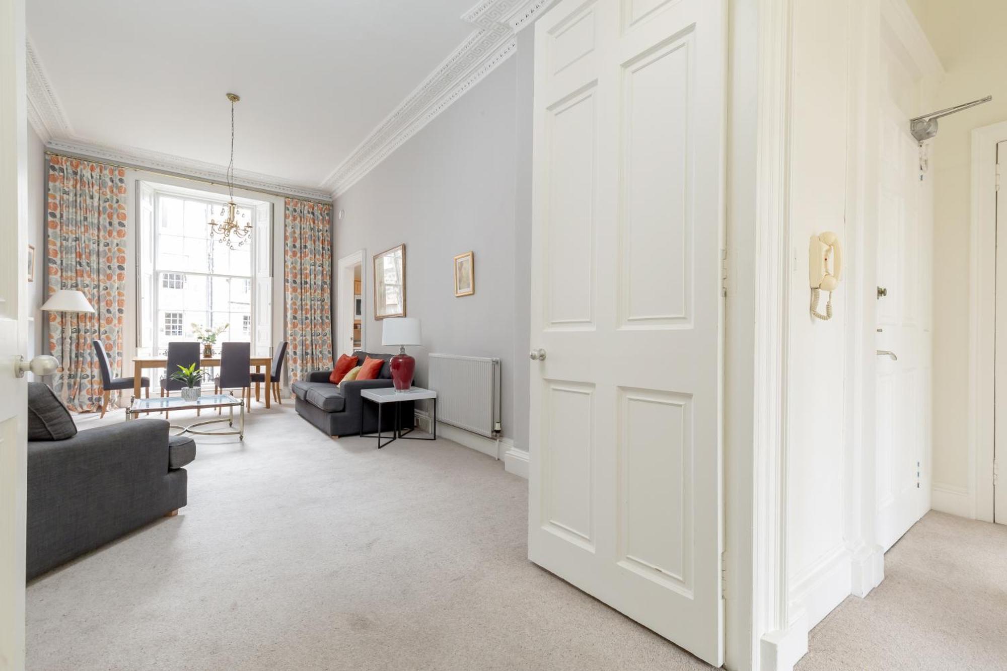 Light And Spacious 2 Bedroom Flat In Heart Of EDI Exteriér fotografie