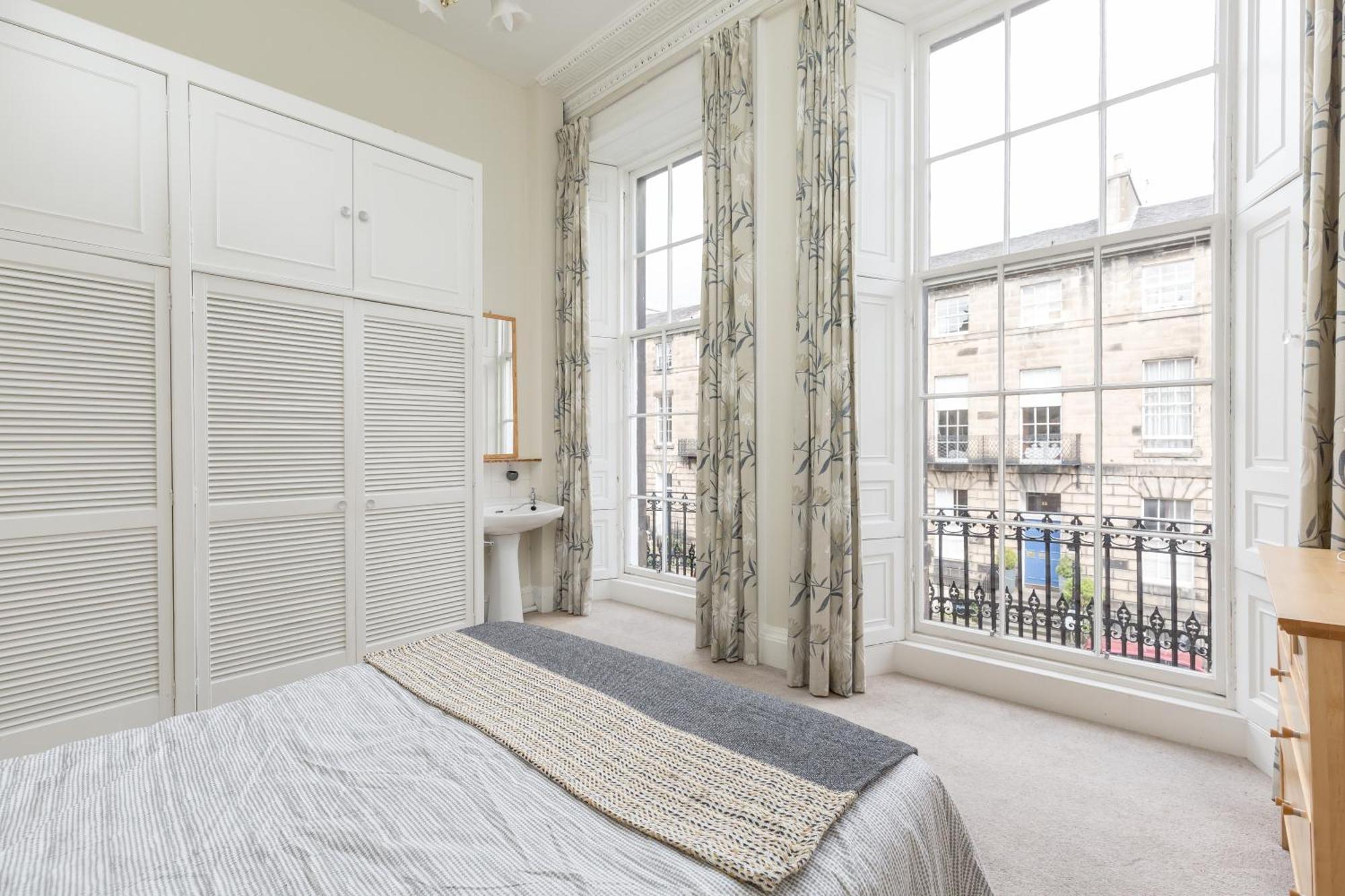 Light And Spacious 2 Bedroom Flat In Heart Of EDI Exteriér fotografie