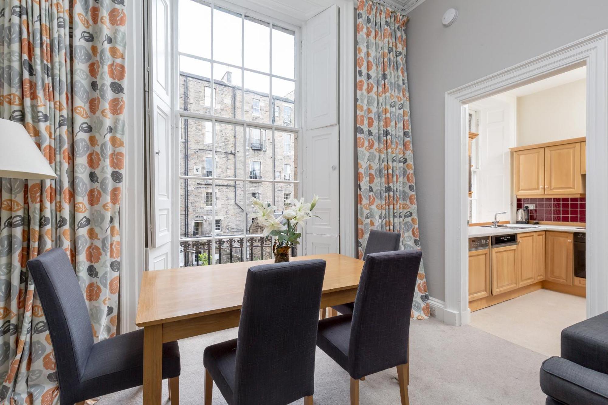 Light And Spacious 2 Bedroom Flat In Heart Of EDI Exteriér fotografie